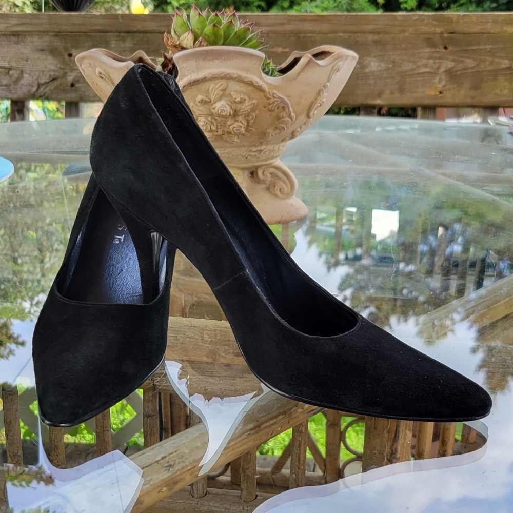 Nine West black suede pumps 2/$20